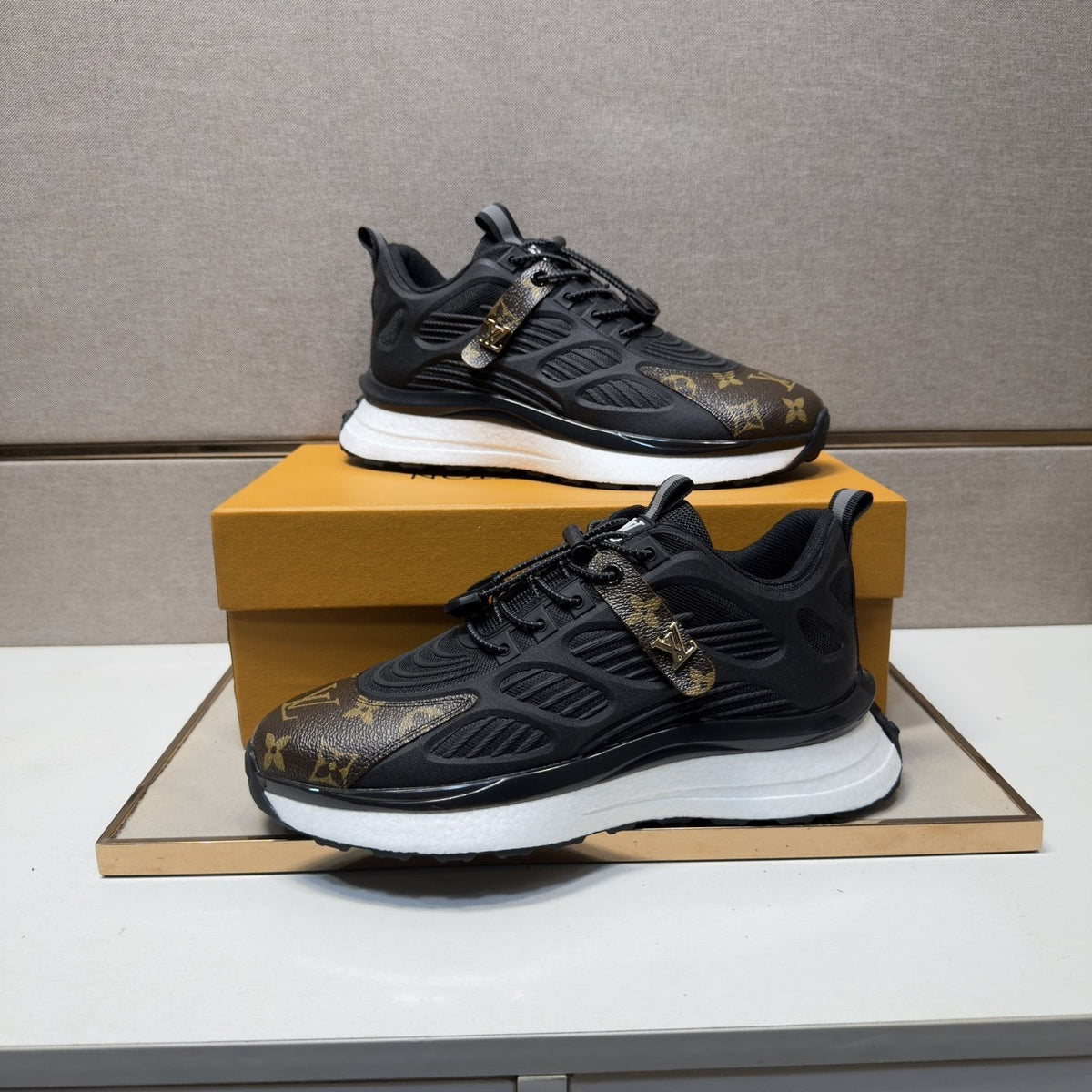 Louis Vuitton Men's Patterned Low-Top Sneakers - Mesh Lining