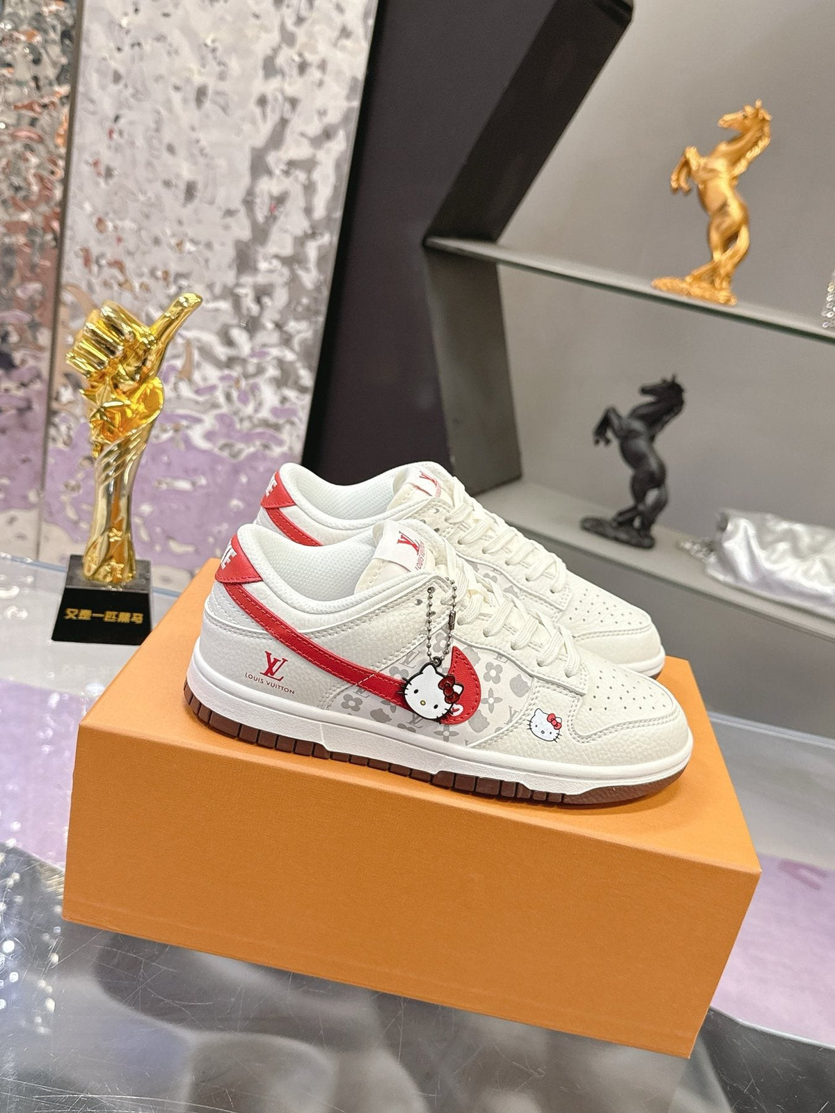 Nike Pattern Low-Top Sneakers
